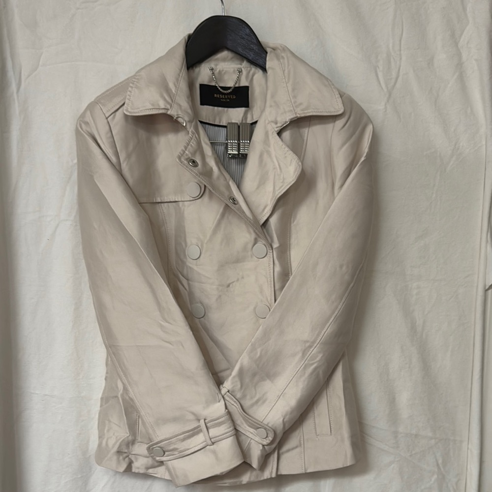 Stylish Beige Double-Breasted Women's Jacket